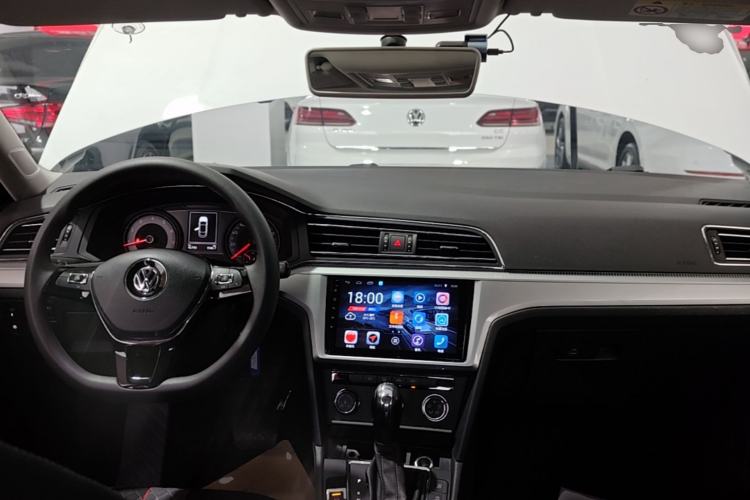 Used Volkswagen Lamando 2019 230TSI DSG Fashion Edition China V Standard Center Console