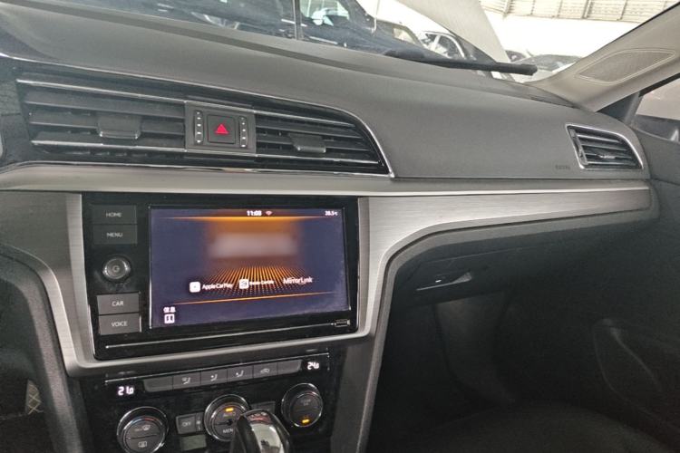 Used Volkswagen Lamando 2019 280TSI DSG Comfort Edition China V Standard Center Console