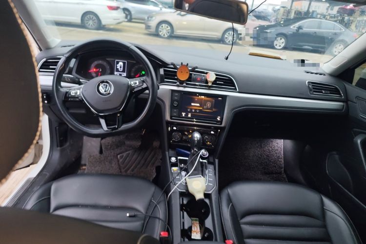 Used Volkswagen Lamando 2019 280TSI DSG Comfort Edition China VI standard Center Console