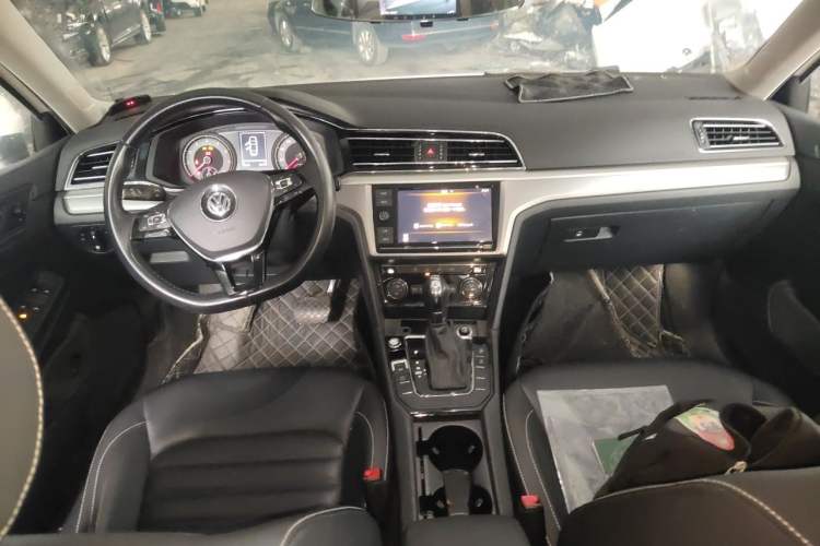 Used Volkswagen Lamando 2019 280TSI DSG Comfort Edition China V Standard Center Console