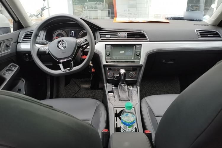 Used Volkswagen Lamando 2019 230TSI DSG Vision Edition China VI Standard Center Console