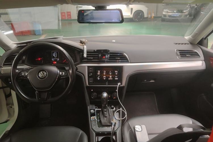 Used Volkswagen Lamando 2019 280TSI DSG Comfort Edition China VI standard Center Console