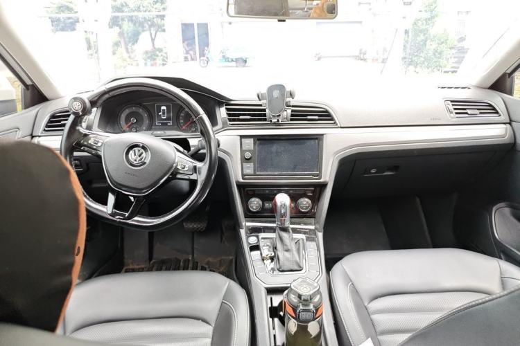 Used Volkswagen Lamando 2019 280TSI DSG Comfort Edition China VI standard Center Console
