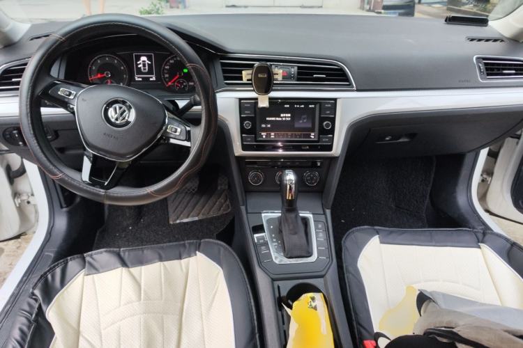 Used Volkswagen Lamando 2019 230TSI DSG Fashion Edition China VI Center Console