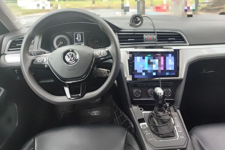 Used Volkswagen Lamando 2019 230TSI DSG Fashion Edition China V Standard Center Console