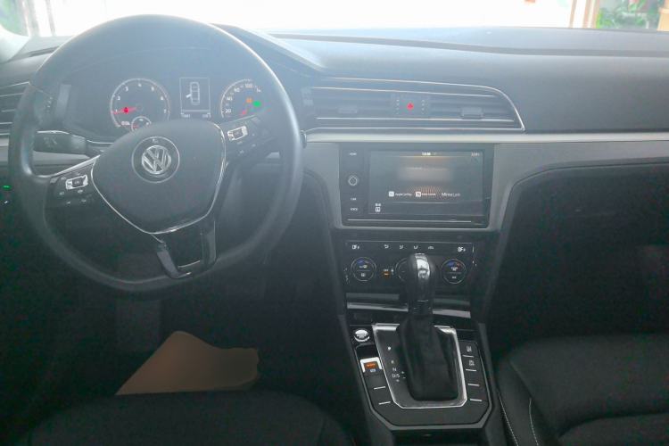 Used Volkswagen Lamando 2019 280TSI DSG Comfort Edition China VI standard Center Console