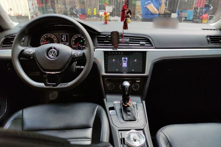 Used Volkswagen Lamando 2019 230TSI DSG Fashion Edition China V Standard Center Console