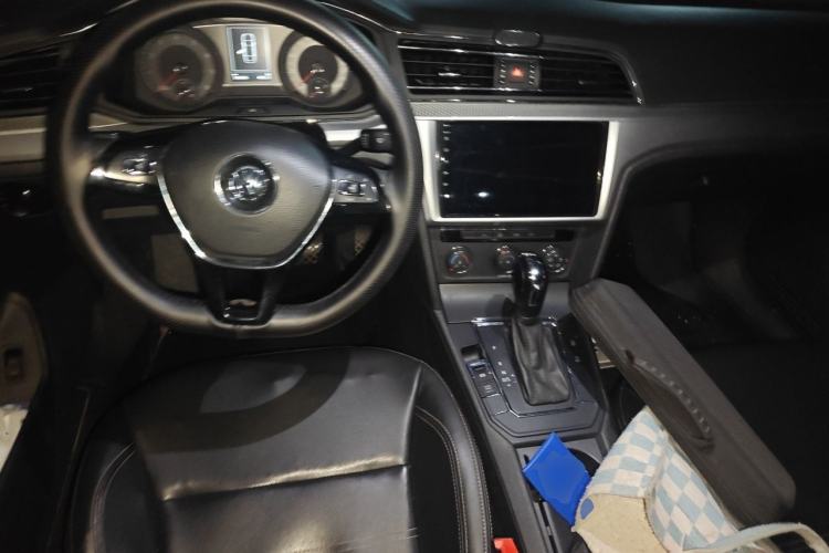 Used Volkswagen Lamando 2019 230TSI DSG Fashion Edition China VI Center Console