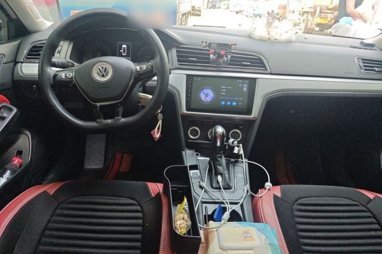 Used Volkswagen Lamando 2019 230TSI DSG Fashion Edition China V Standard Center Console