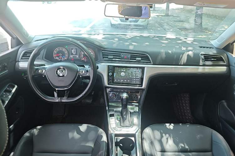 Used Volkswagen Lamando 2019 230TSI DSG Vision Edition China VI Standard Center Console