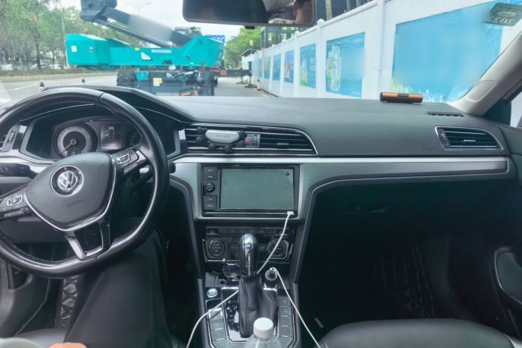 Used Volkswagen Lamando 2019 280TSI DSG Comfort Edition China VI standard Center Console