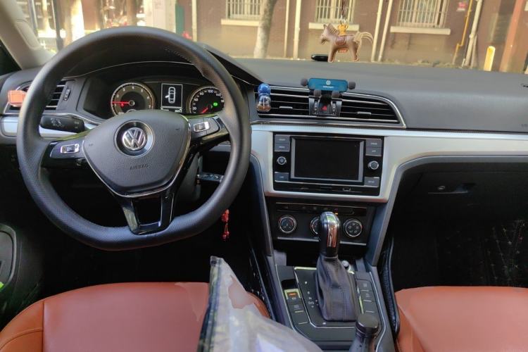 Used Volkswagen Lamando 2019 230TSI DSG Fashion Edition China VI Center Console