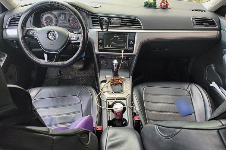 Used Volkswagen Lamando 2019 230TSI DSG Fashion Edition China V Standard Center Console