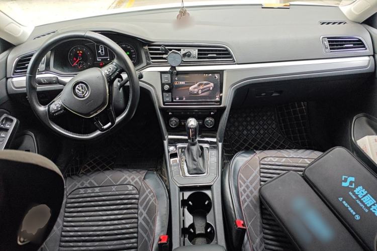 Used Volkswagen Lamando 2019 280TSI DSG Comfort Edition China VI standard Center Console