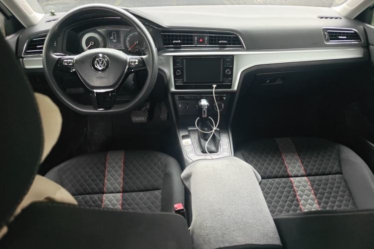 Used Volkswagen Lamando 2019 230TSI DSG Vision Edition China VI Standard Center Console