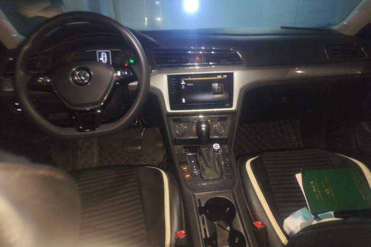 Used Volkswagen Lamando 2019 230TSI DSG Fashion Edition China V Standard Center Console