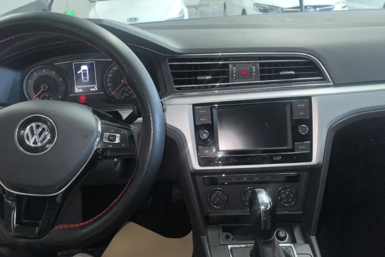 Used Volkswagen Lamando 2019 230TSI DSG Fashion Edition China VI Center Console