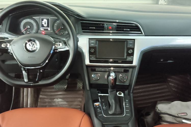 Used Volkswagen Lamando 2019 230TSI DSG Fashion Edition China VI Center Console