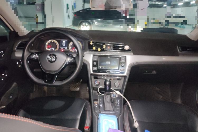 Used Volkswagen Lamando 2019 230TSI DSG Fashion Edition China V Standard Center Console