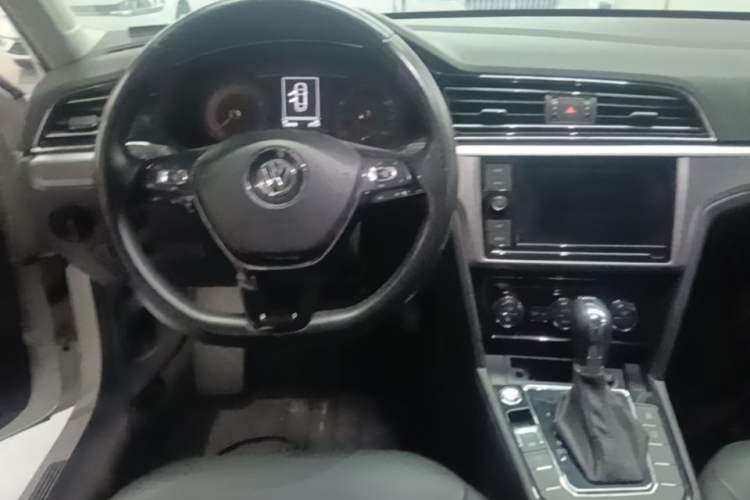 Used Volkswagen Lamando 2019 280TSI DSG Comfort Edition China V Standard Center Console
