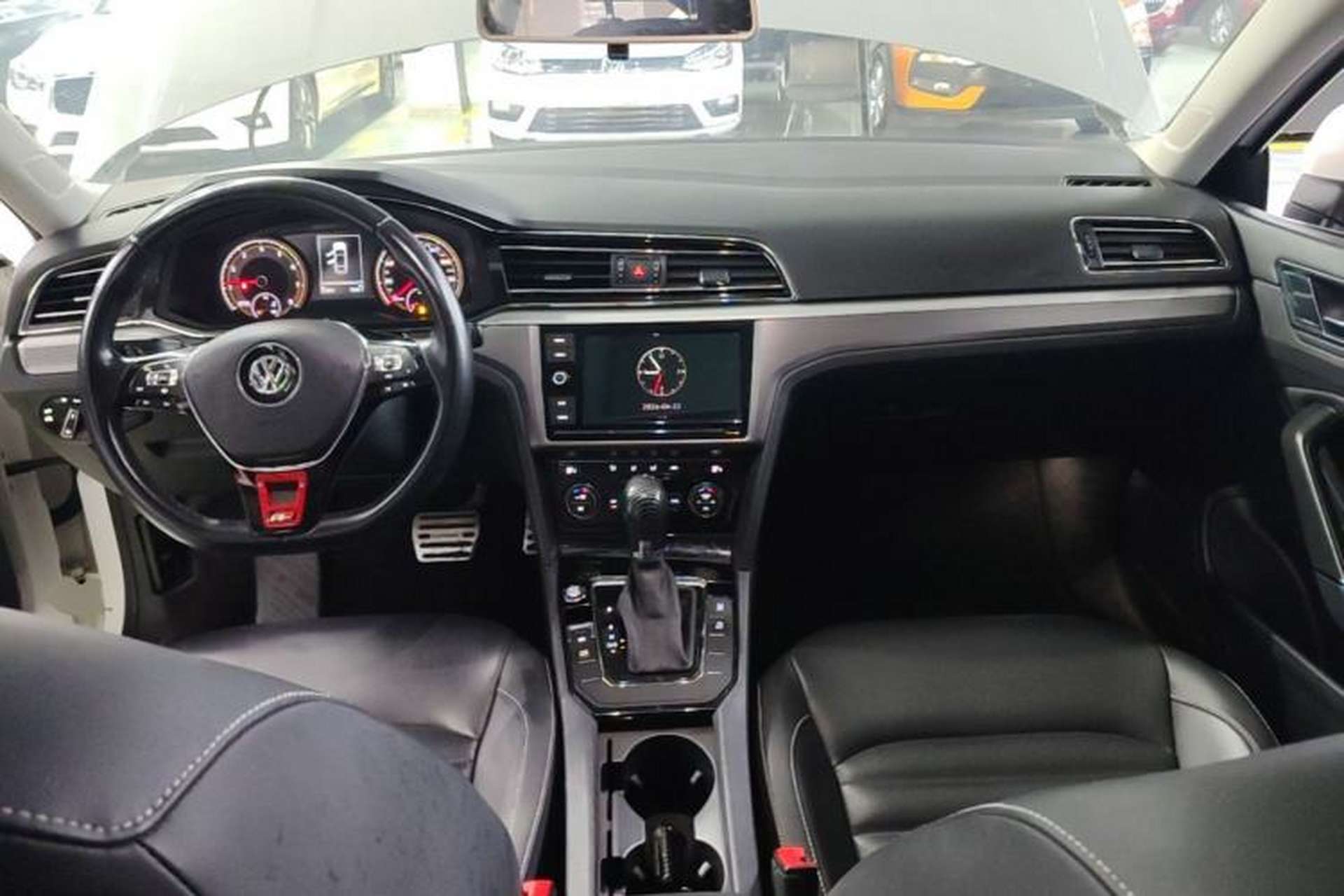 Used Volkswagen Lamando 2019 280TSI DSG Comfort Edition China VI standard Center Console