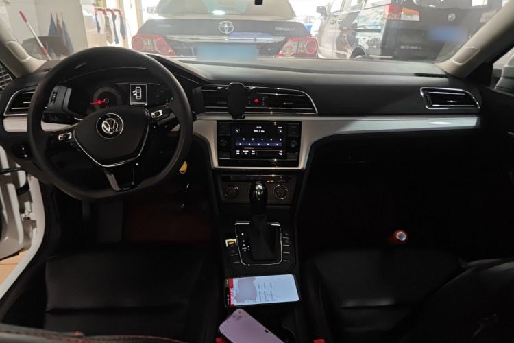 Used Volkswagen Lamando 2019 230TSI DSG Fashion Edition China VI Center Console