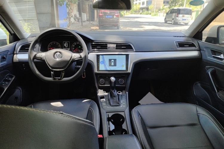 Used Volkswagen Lamando 2019 230TSI DSG Fashion Edition China V Standard Center Console