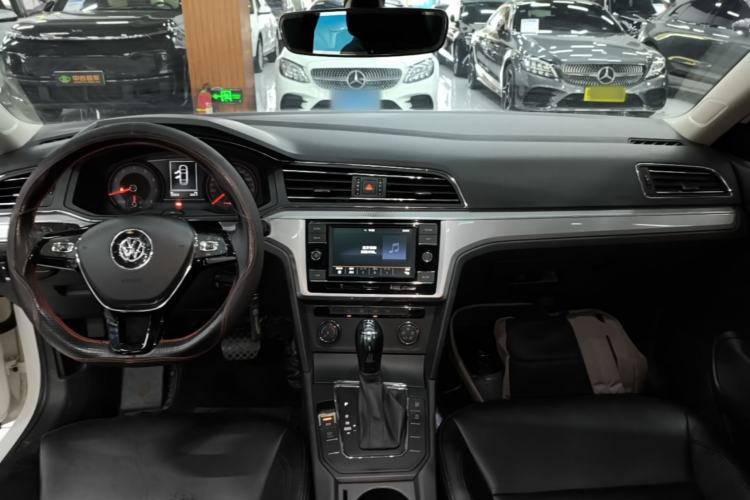 Used Volkswagen Lamando 2019 230TSI DSG Fashion Edition China V Standard Center Console