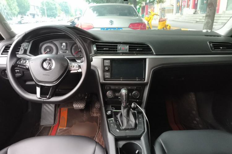 Used Volkswagen Lamando 2019 280TSI DSG Comfort Edition China VI standard Center Console