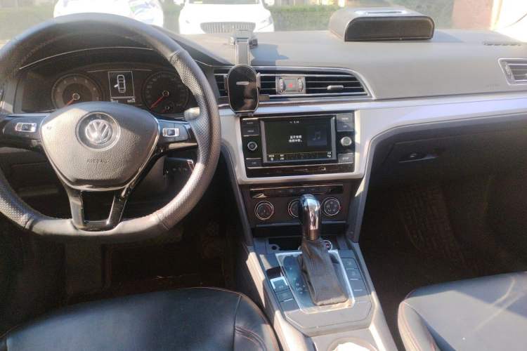 Used Volkswagen Lamando 2019 230TSI DSG Fashion Edition China VI Center Console