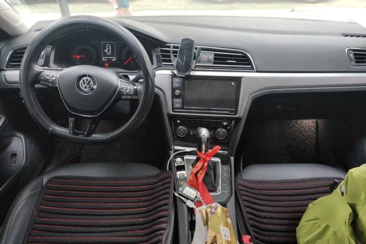 Used Volkswagen Lamando 2019 280TSI DSG Comfort Edition China VI standard Center Console