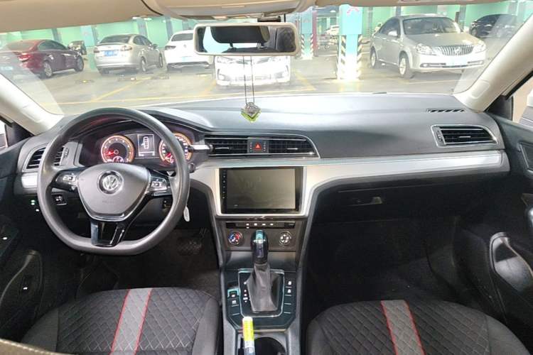 Used Volkswagen Lamando 2019 230TSI DSG Vision Edition China VI Standard Center Console