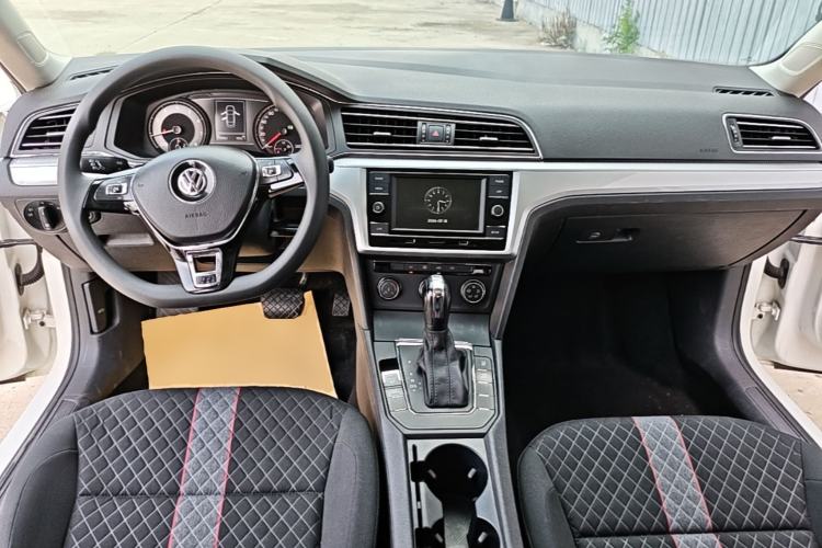 Used Volkswagen Lamando 2019 230TSI DSG Fashion Edition China VI Center Console