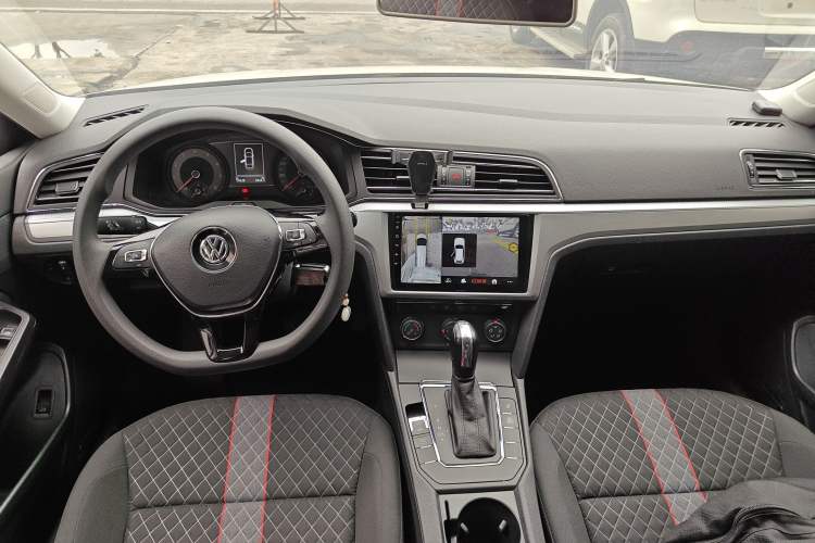 Used Volkswagen Lamando 2019 230TSI DSG Fashion Edition China VI Center Console