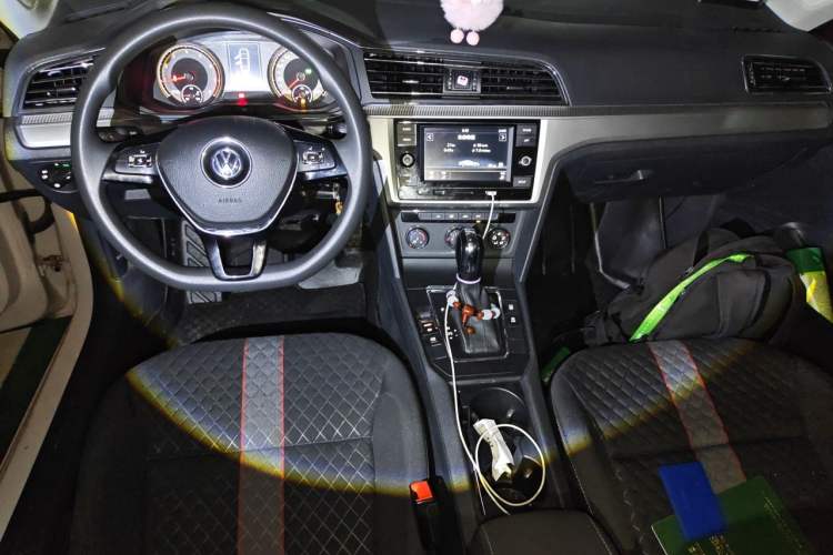 Used Volkswagen Lamando 2019 230TSI DSG Vision Edition China VI Standard Center Console