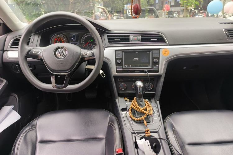 Used Volkswagen Lamando 2019 230TSI DSG Vision Edition China VI Standard Center Console