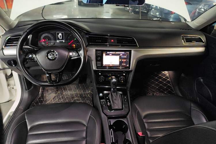 Used Volkswagen Lamando 2019 280TSI DSG Comfort Edition China V Standard Center Console