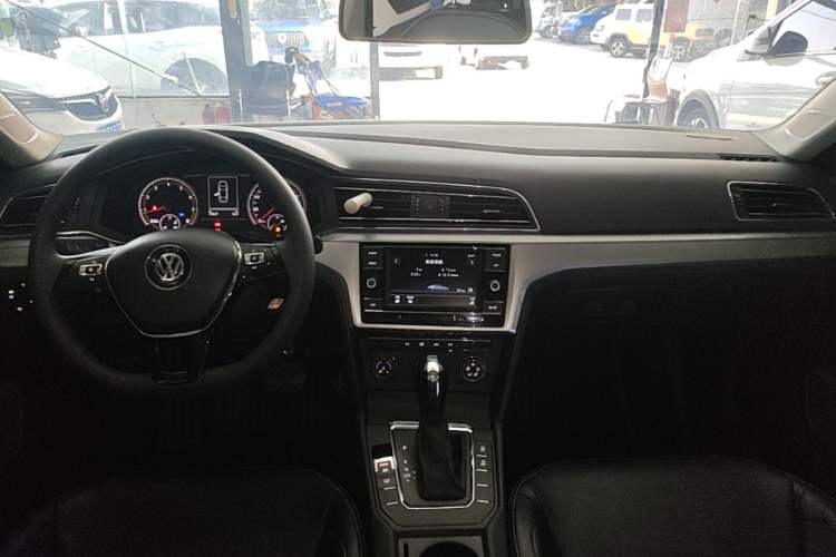 Used Volkswagen Lamando 2019 230TSI DSG Fashion Edition China V Standard Center Console