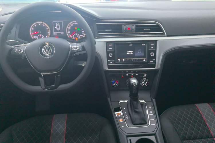 Used Volkswagen Lamando 2019 230TSI DSG Fashion Edition China VI Center Console