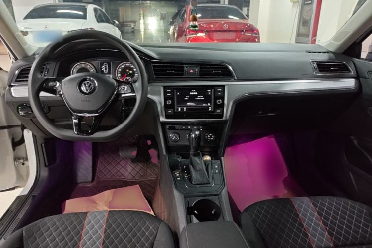 Used Volkswagen Lamando 2019 230TSI DSG Fashion Edition China V Standard Center Console
