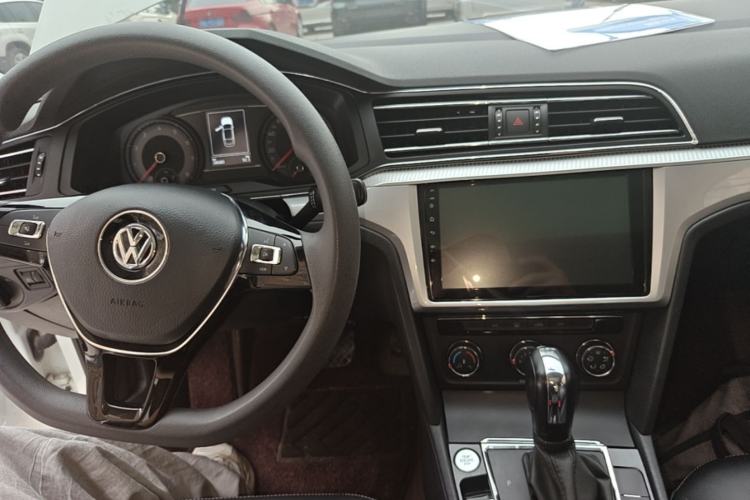 Used Volkswagen Lamando 2019 230TSI DSG Fashion Edition China VI Center Console