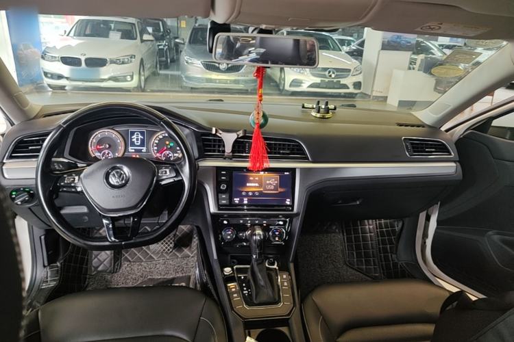 Used Volkswagen Lamando 2019 280TSI DSG Comfort Edition China VI standard Center Console