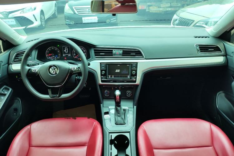 Used Volkswagen Lamando 2019 230TSI DSG Fashion Edition China VI Center Console