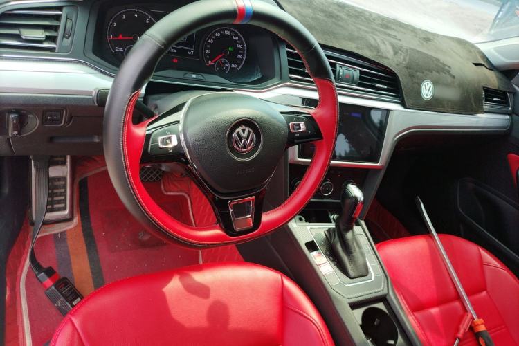 Used Volkswagen Lamando 2019 230TSI DSG Vision Edition China VI Standard Center Console