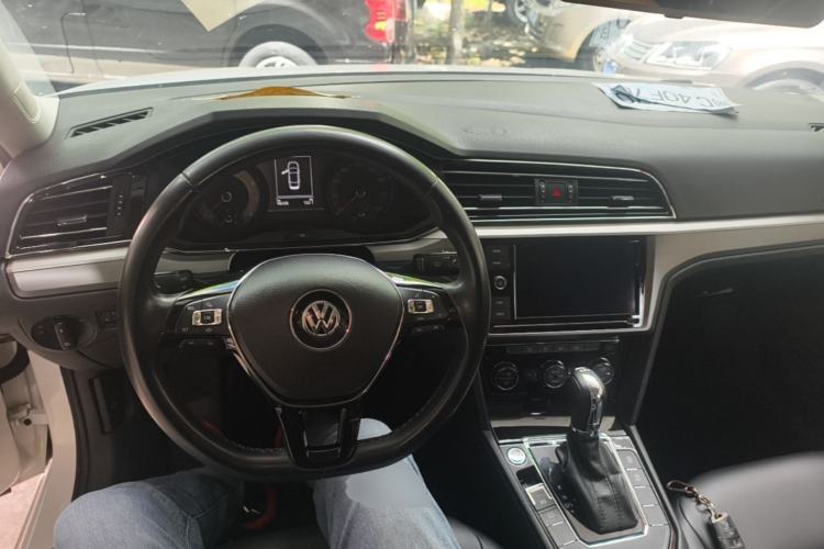 Used Volkswagen Lamando 2019 280TSI DSG Comfort Edition China VI standard Center Console