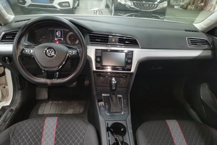 Used Volkswagen Lamando 2019 230TSI DSG Fashion Edition China V Standard Center Console