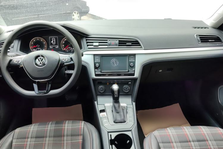Used Volkswagen Lamando 2019 230TSI DSG Fashion Edition China V Standard Center Console