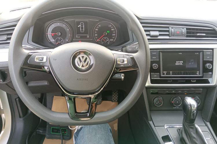 Used Volkswagen Lamando 2019 230TSI DSG Fashion Edition China VI Center Console