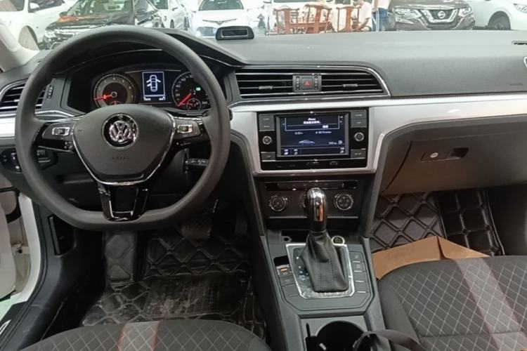 Used Volkswagen Lamando 2019 230TSI DSG Fashion Edition China VI Center Console