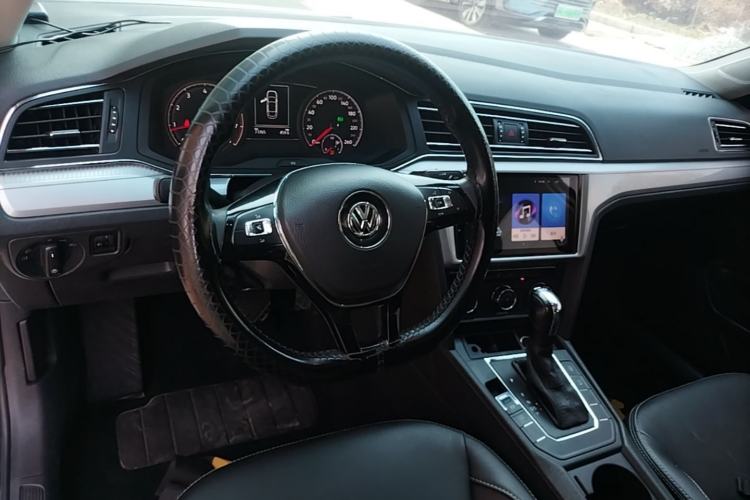 Used Volkswagen Lamando 2019 230TSI DSG Fashion Edition China V Standard Center Console